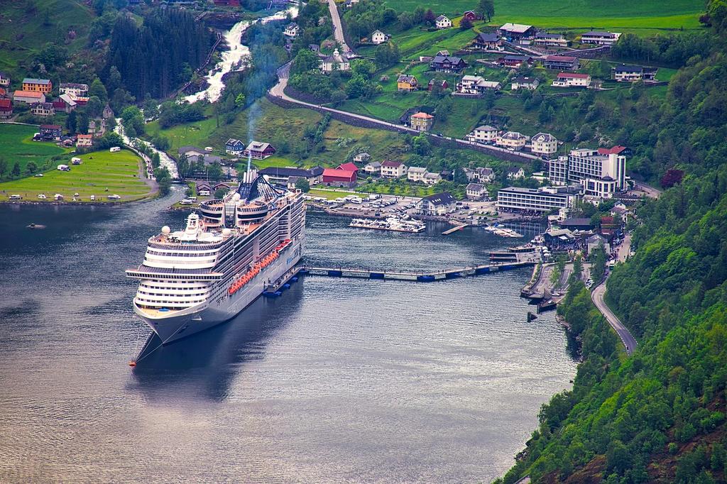 Sofia Martinez - Customer Support Lead